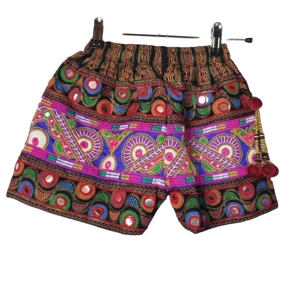 Vtg ethnic embellished boho shorts - Picture 6 of 8